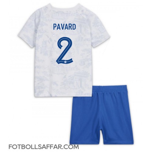 Frankrike Benjamin Pavard #2 Bortadräkt Barn VM 2022 Kortärmad (+ Korta byxor)